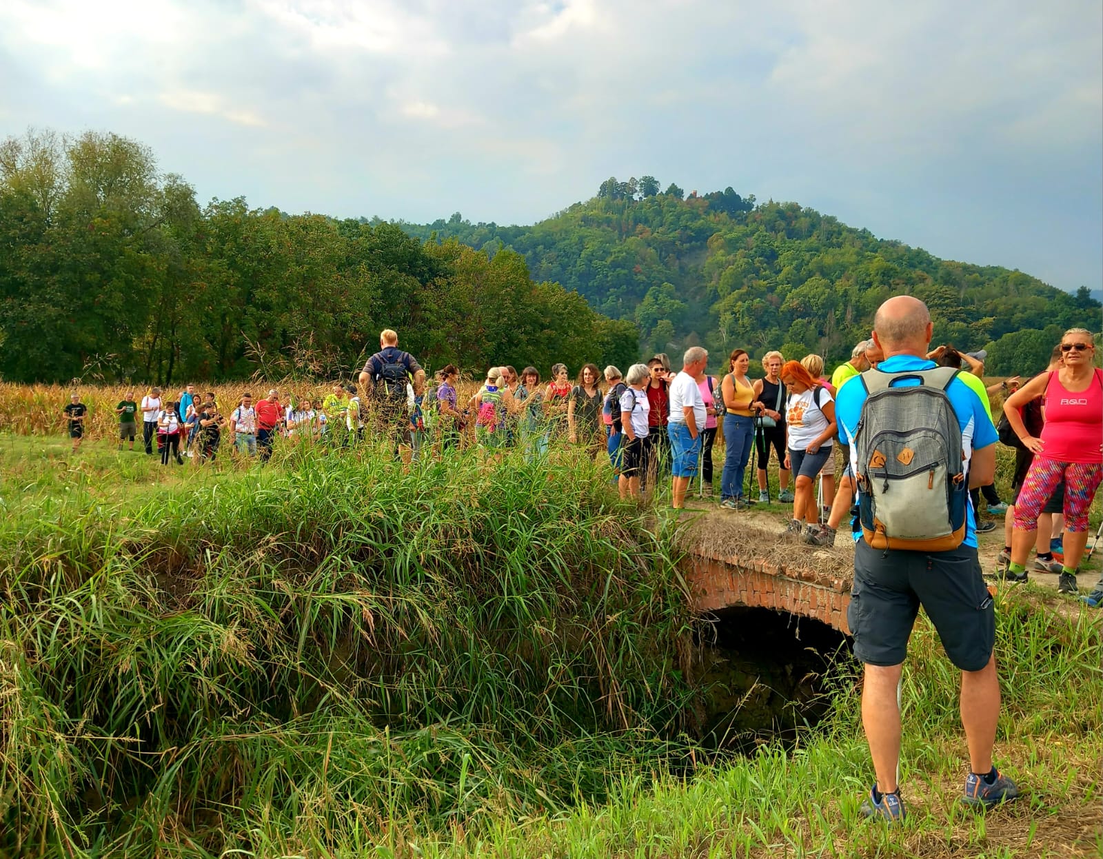 Passi nel verde e profumo di mela: il successo della Camminata del Pom Matan
