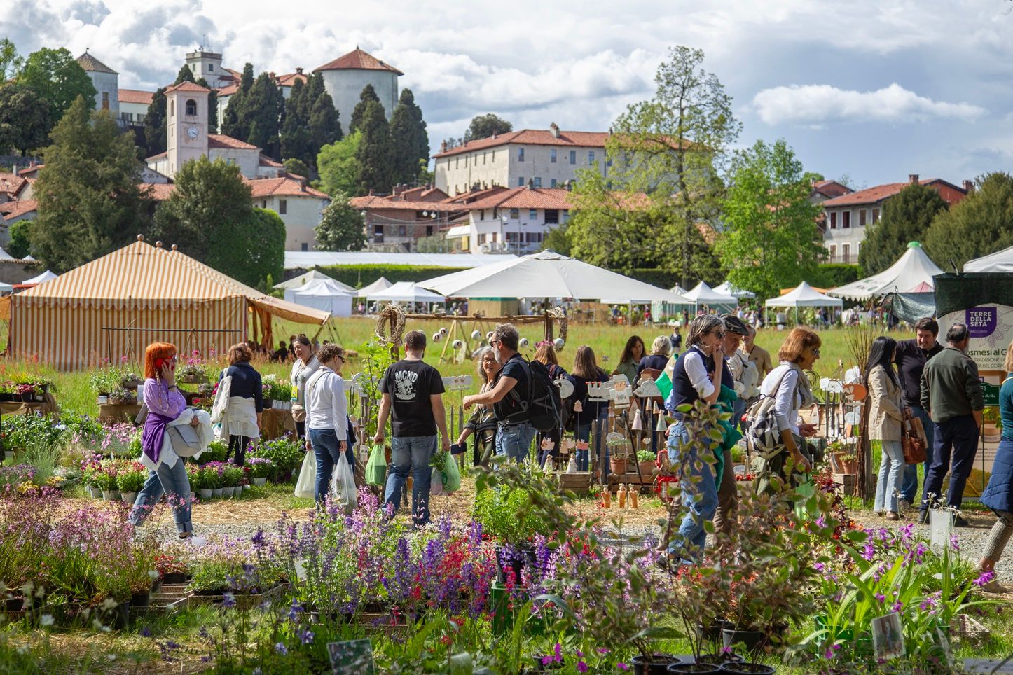 CARAVINO - Tre giorni per il Giardino al Castello di Masino